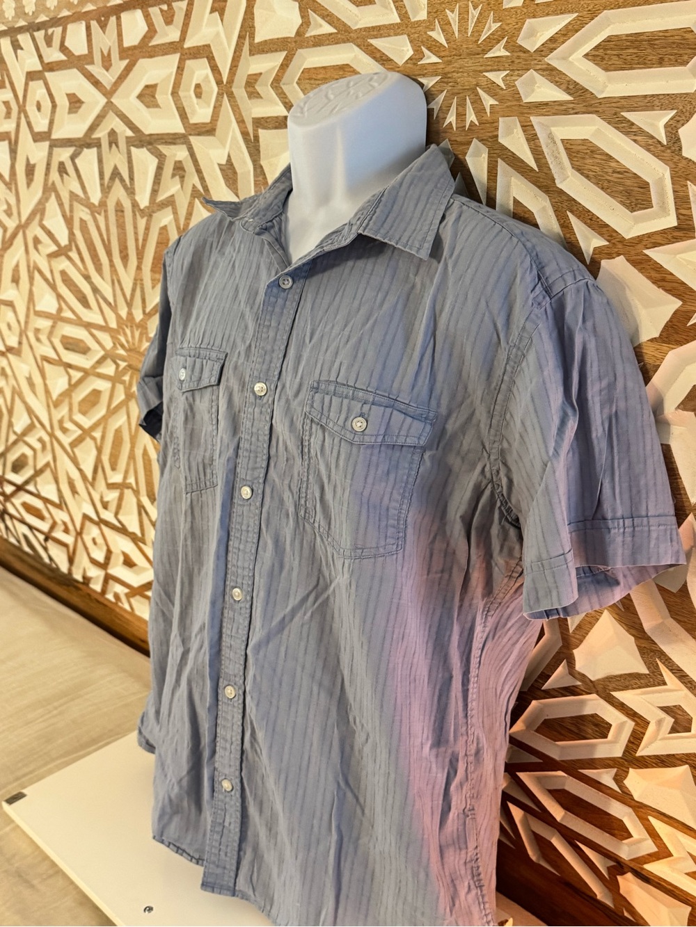 Banana Republic XL.  Light Blue Men's Short-Sleeve Button-Up Shirt